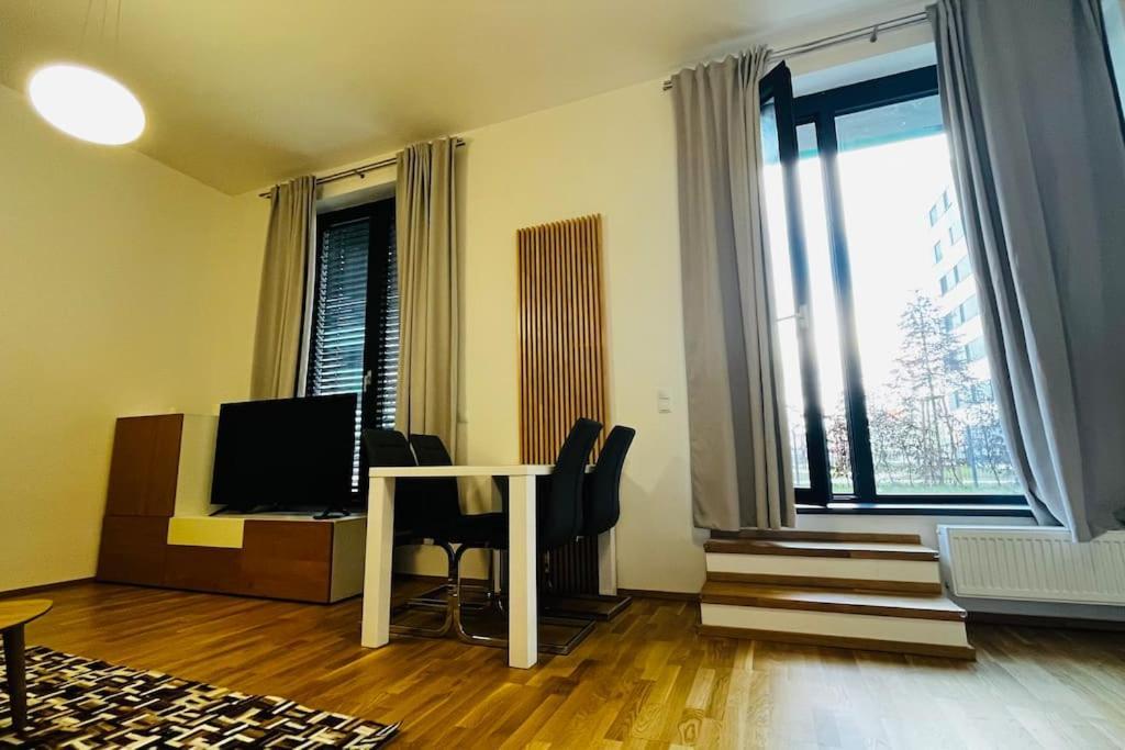 Apartment Holesovice, Garden, Garage Praha Eksteriør bilde