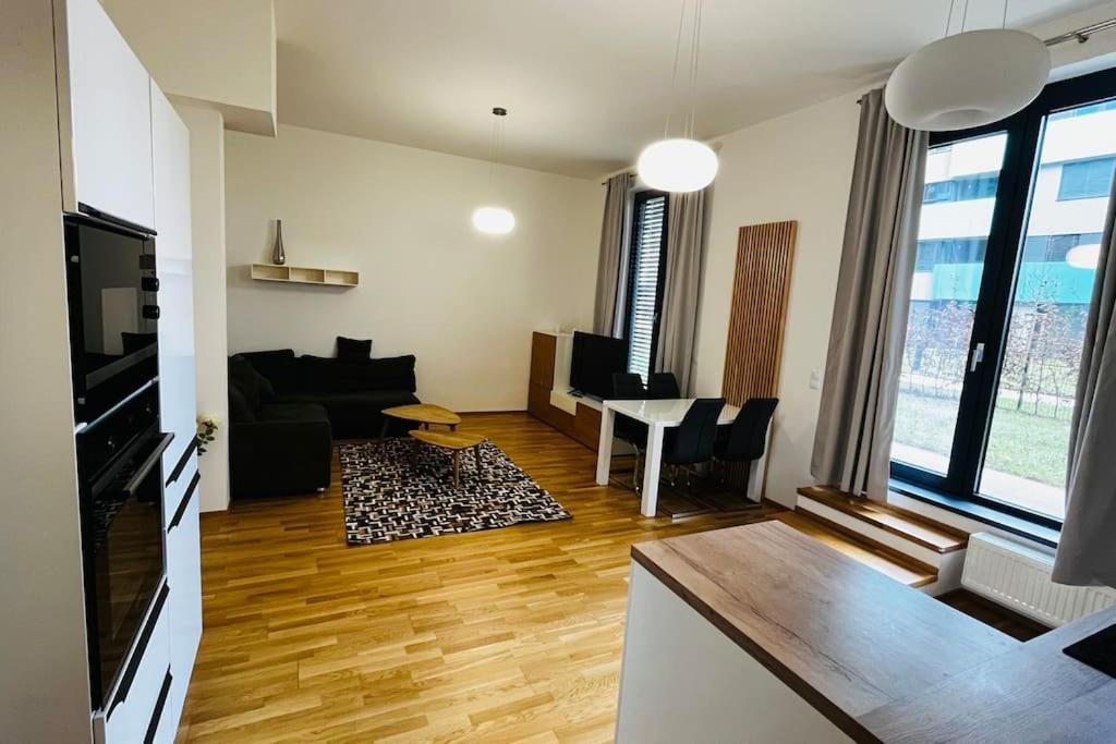 Apartment Holesovice, Garden, Garage Praha Eksteriør bilde